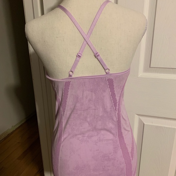 Athleta women’s Headstand Tank - Picture 2 of 3